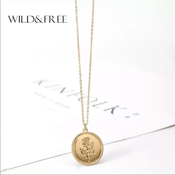 Jewelry - 💕 dainty rose necklace 💕